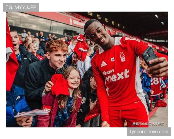 英超森林球迷发起抗议活动,呼吁俱乐部重视球迷权益 英超森林球迷发起抗议活动,呼吁俱乐部重视球迷权益