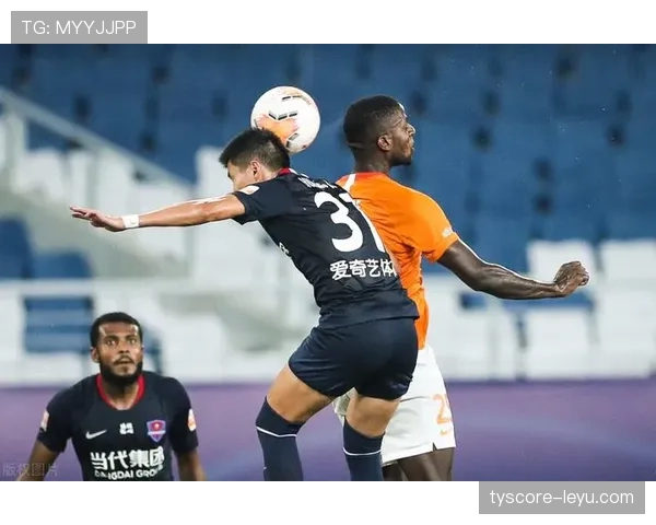 沙勒罗瓦逼抢体系革新现代足球攻防策略，赛场表现惊艳