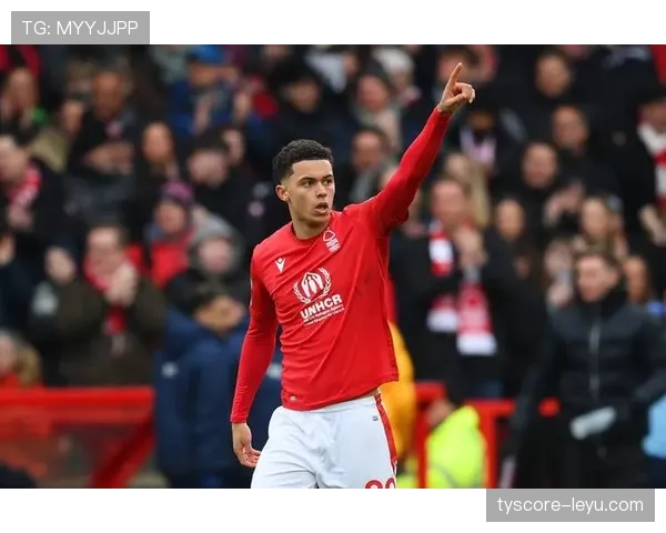 库珀成功续约,英超球队赛季目标再升级,战绩前景备受关注 库珀成功续约,英超球队赛季目标再升级,战绩前景备受关注