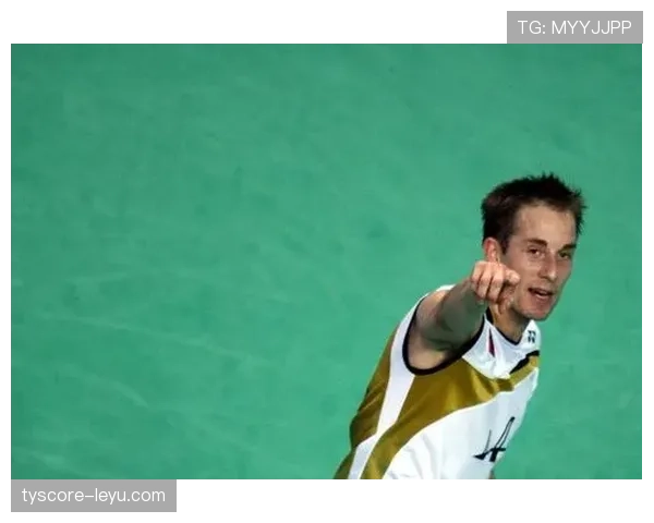 看到陶菲克私照那刻，赛场严肃脸瞬间被豪华度假感碾压